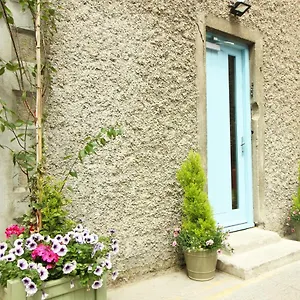 Harry Clarke Mews At The Castle Apartment Dublin
